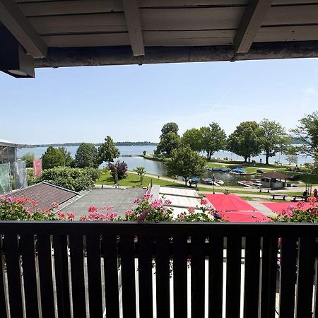 Hotel Schlossblick Chiemsee 프리엔암치엠시 외부 사진