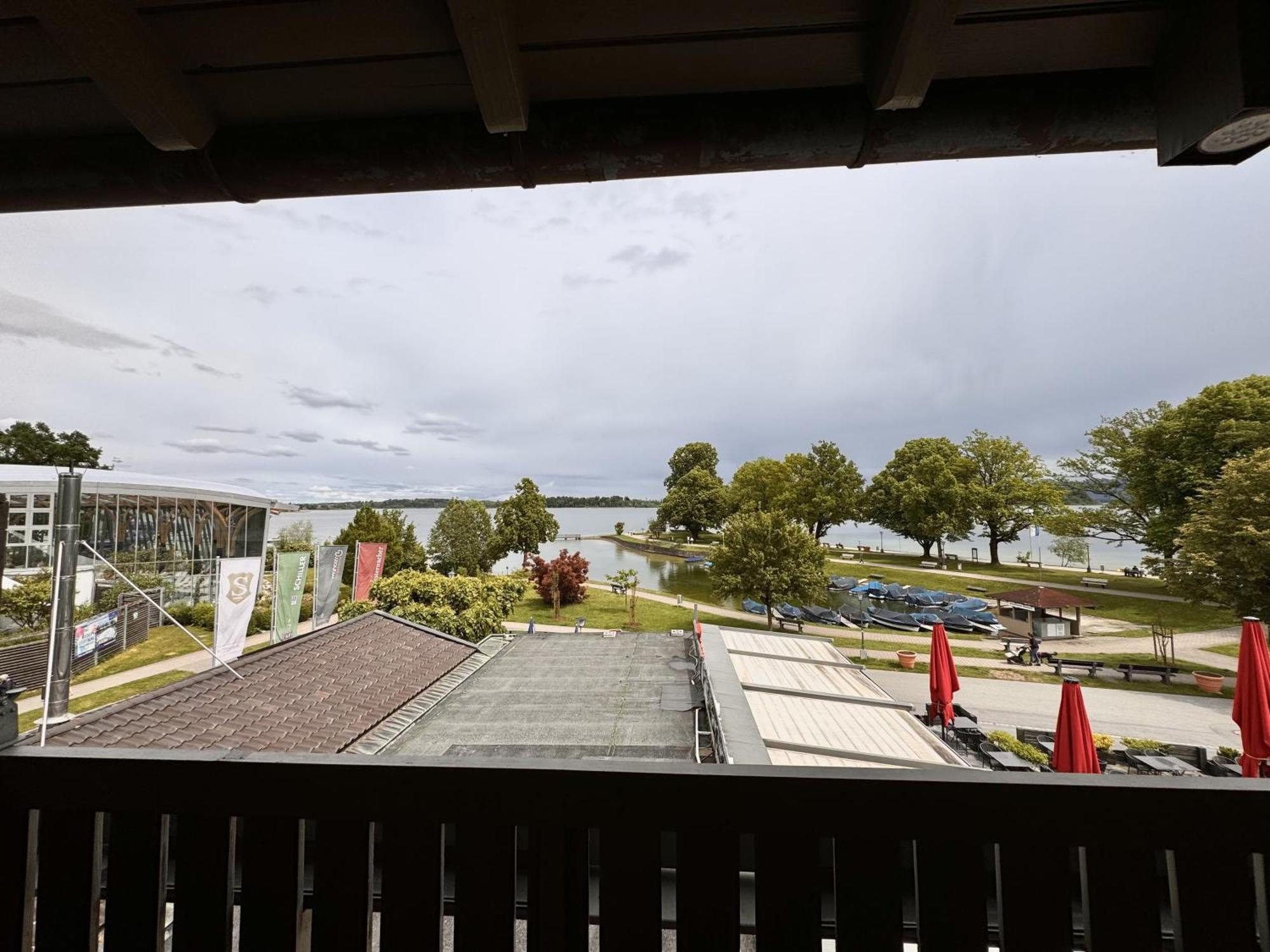 Hotel Schlossblick Chiemsee 프리엔암치엠시 외부 사진