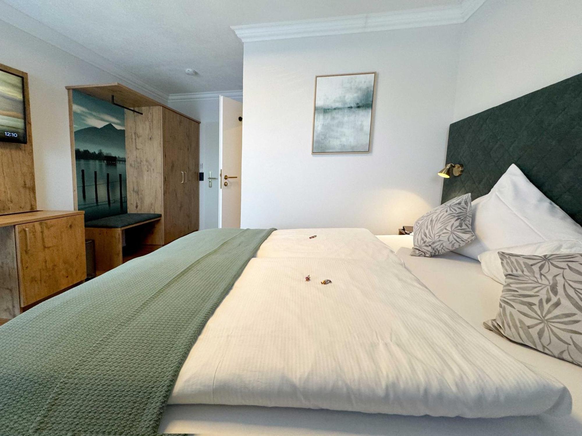 Hotel Schlossblick Chiemsee 프리엔암치엠시 외부 사진