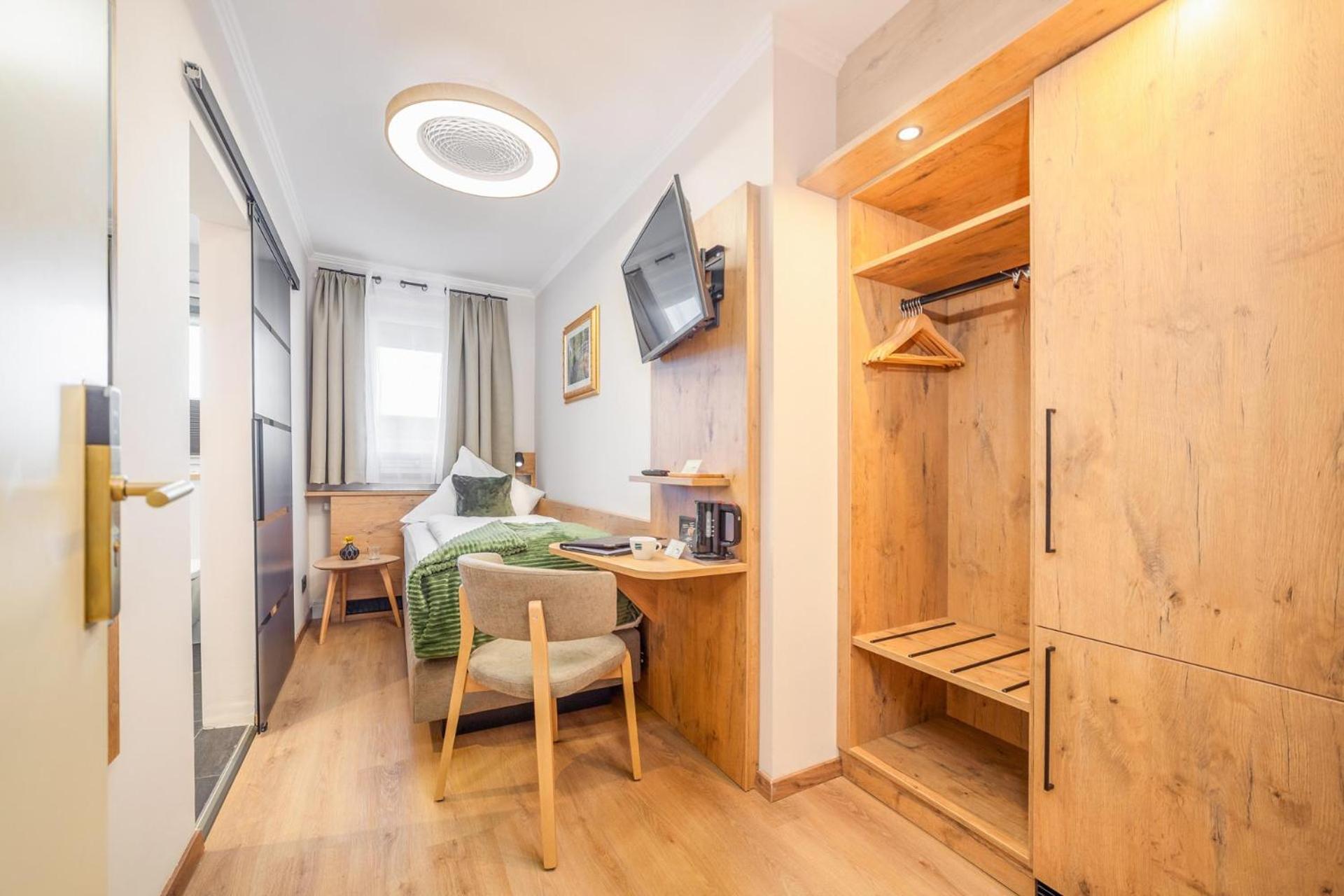 Hotel Schlossblick Chiemsee 프리엔암치엠시 외부 사진