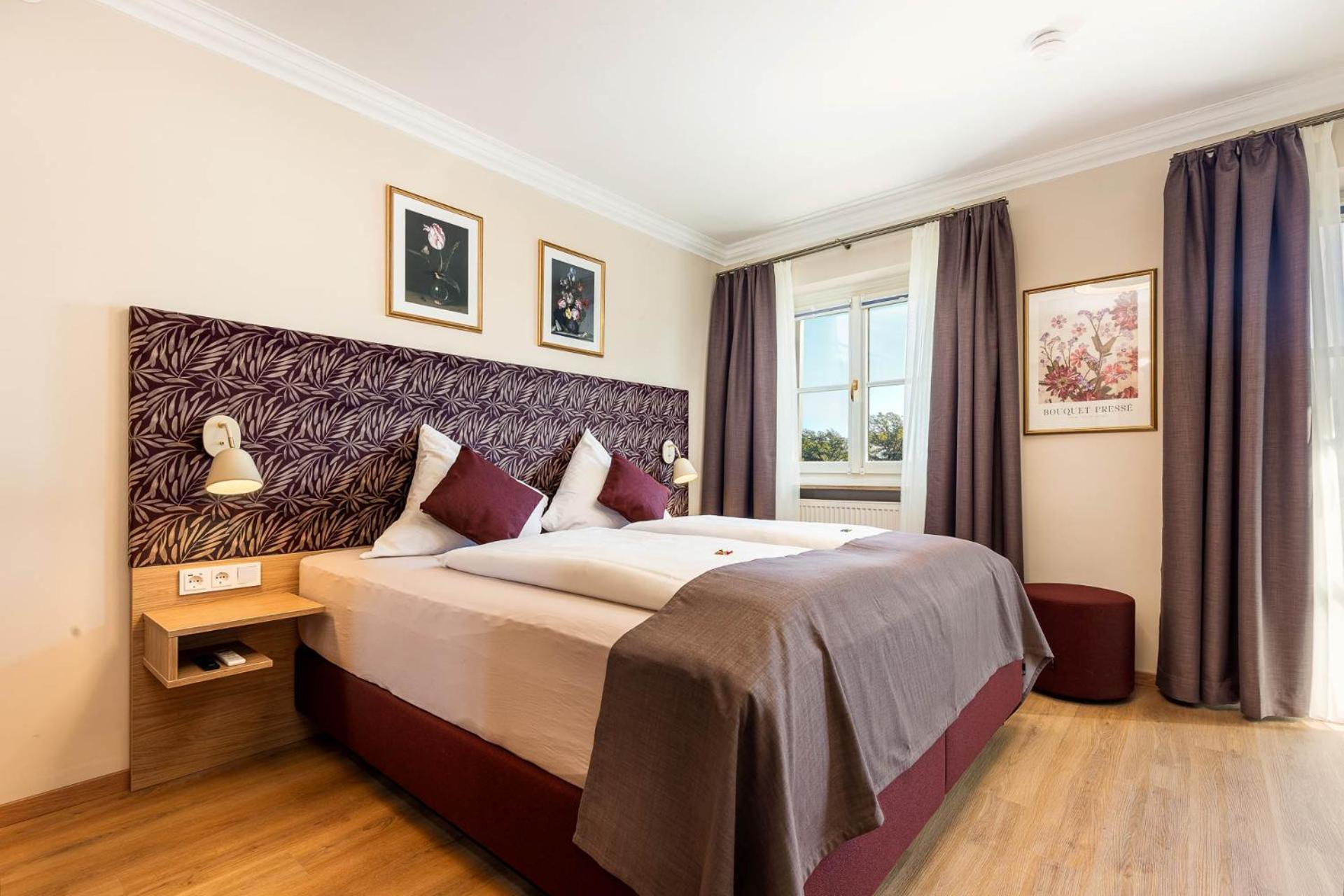 Hotel Schlossblick Chiemsee 프리엔암치엠시 외부 사진